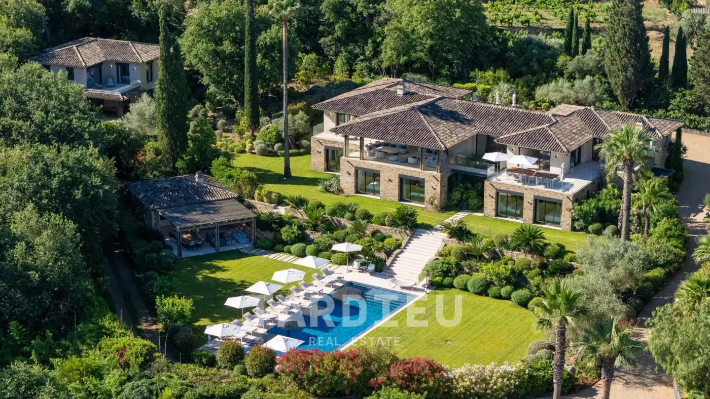 Saint-Tropez : Villa vue mer, domaine sécurisé